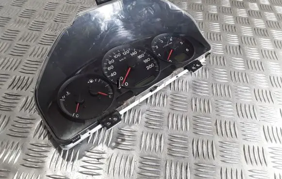 Mazda MPV Speedometer (instrument cluster) LD6355430 1575107500