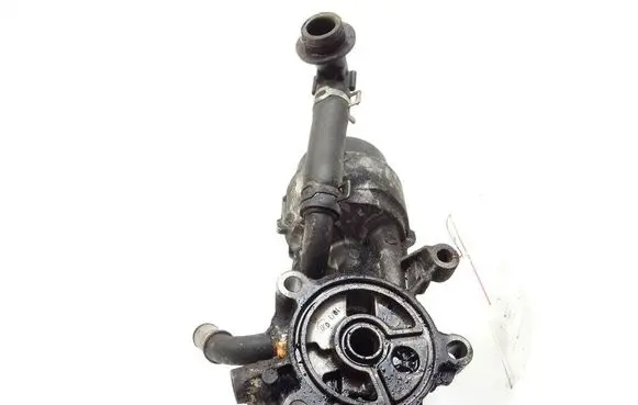 Oil filter mounting bracket