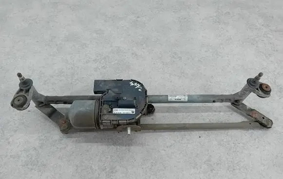 Skoda Octavia Mk2 (1Z) Front wiper linkage 