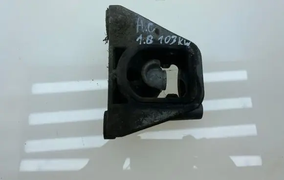 Honda Civic Engine mount bracket