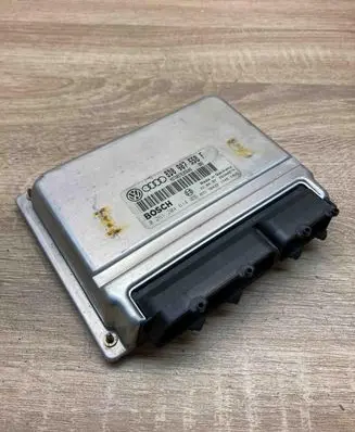 Volkswagen PASSAT B5 Engine control unit/module ECU 8D0907558F 0261204614