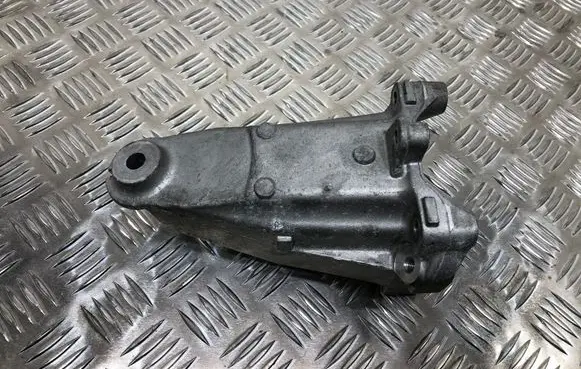 Mercedes-Benz C W205 Engine mounting bracket A2742234304