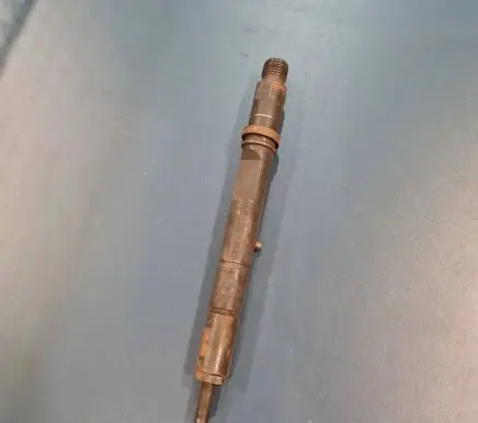 Audi A6 S6 C5 4B Fuel injector 059130201E