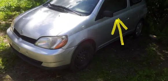 Toyota Echo Front door window/glass (coupe) 