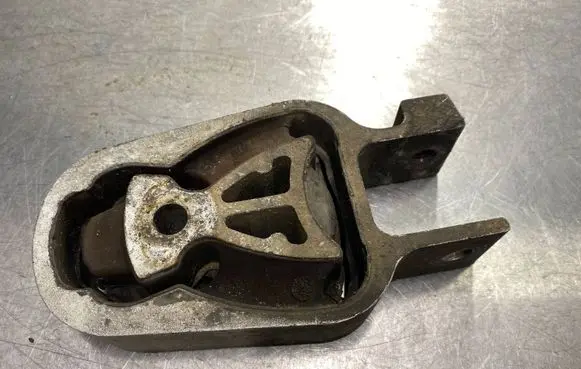 Ford Galaxy Engine mount bracket 8G916P082BA 8G916P082AB