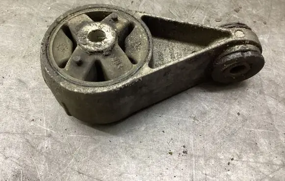 Mini One - Cooper R50 - 53 Engine mount bracket 6756406 12628710