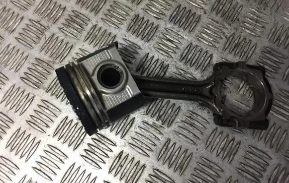 Nissan Almera N16 Piston with connecting rod
