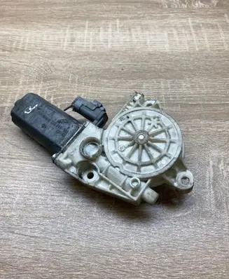 Peugeot 307 Front door window regulator motor 0130822021 RIGHTSIDE