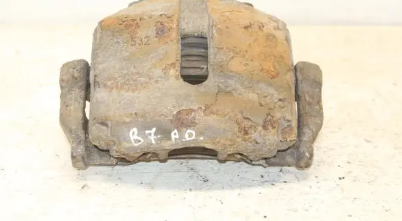 Volkswagen PASSAT B7 Front brake caliper