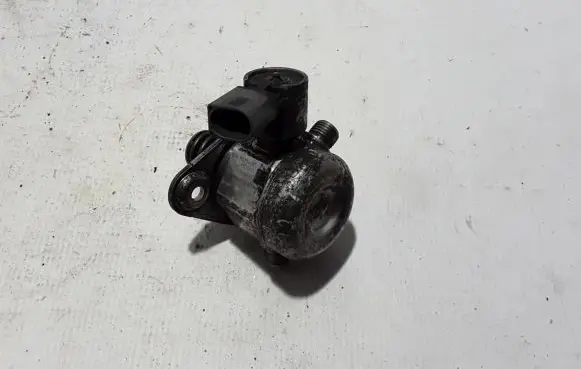 BMW 6 F12 F13 Fuel injection high pressure pump 0261520143
