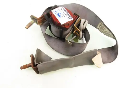 Nissan Quest Rear seatbelt