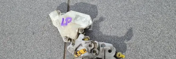 Nissan Terrano Front door lock