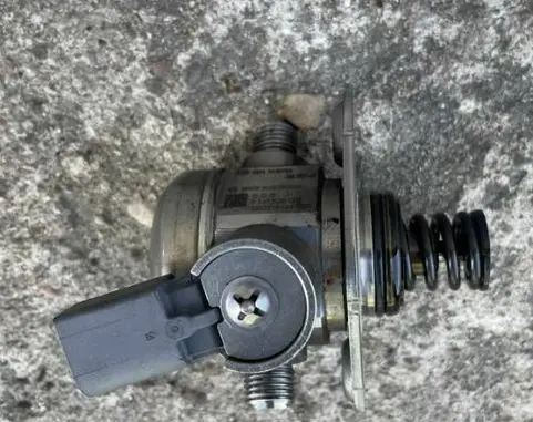 BMW 7 F01 F02 F03 F04 Fuel injection high pressure pump 13517610761 0261520131 3002298768