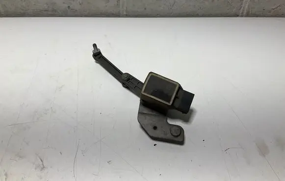Headlight/headlamp level sensor