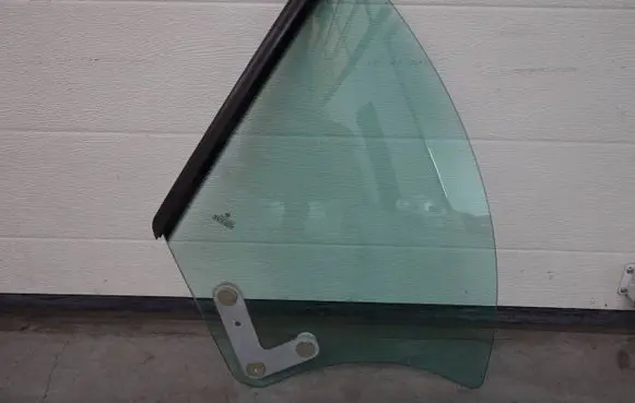 Volkswagen New Beetle Rear door window glass 43R004529 DOT615M40VAS2