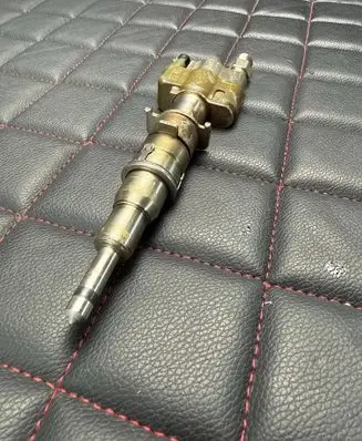 BMW 3 E90 E91 Fuel injector 7589048 758904808 10181010