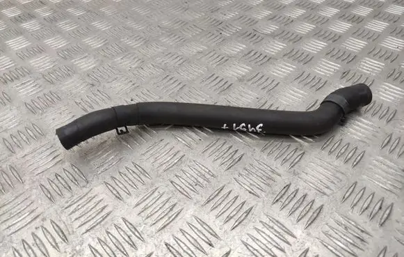 Volkswagen PASSAT B8 Engine coolant pipe/hose