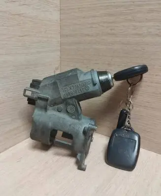 Volkswagen Golf III Ignition lock 357905851
