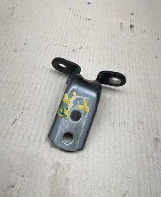 Toyota RAV 4 (XA40) Front door upper hinge