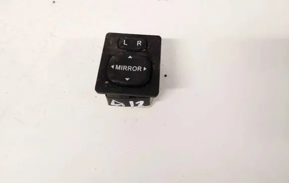 Toyota Avensis Verso Wing mirror switch 183574