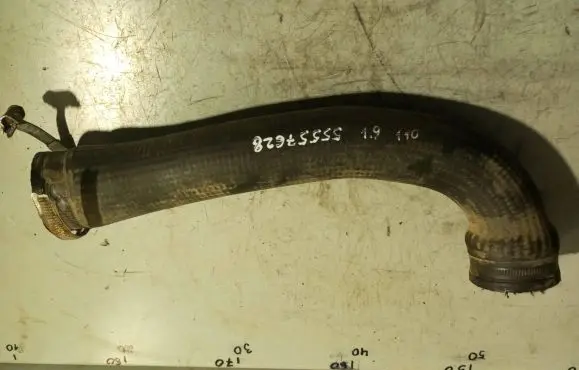 Opel Zafira B Intercooler hose/pipe 55557628