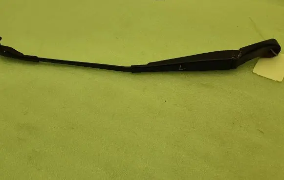Volkswagen Touareg I Front wiper blade arm 7L5955407D