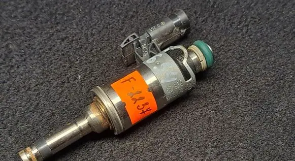 Audi A3 S3 8V Fuel injector 04E133036A 0261500374