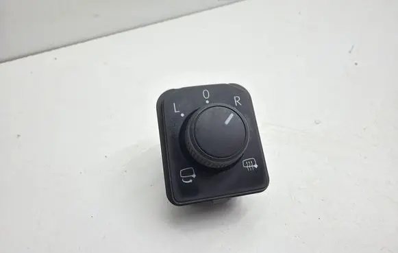 Skoda Octavia Mk4 Wing mirror switch 565959565A 1493