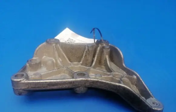 Mercedes-Benz E W212 Engine mounting bracket A6510940039