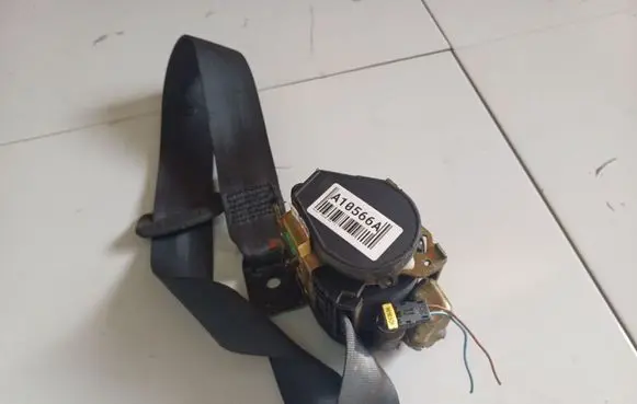 Rear seatbelt