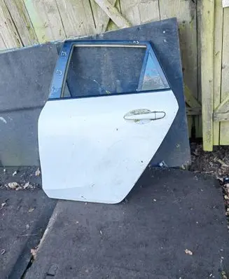 Mazda 3 II Rear door