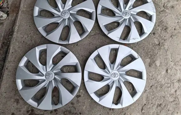 Toyota Auris E180 R16 wheel hub/cap/trim 4260202410