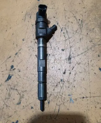 Hyundai H-1, Starex, Satellite Fuel injector 0445110275