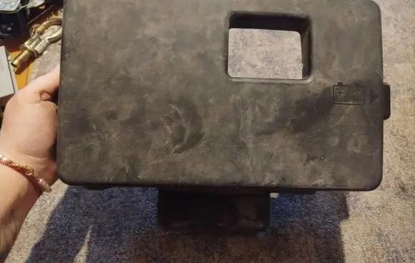 Ford Focus Battery box tray cover/lid 98AB10A659BG C8C9A