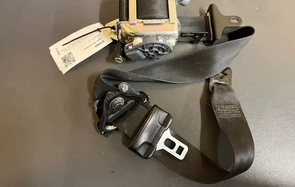 Volvo V60 Front seatbelt 616155800