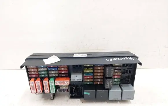 Mercedes-Benz R W251 Fuse module A1645403072 YAP29291 5072426