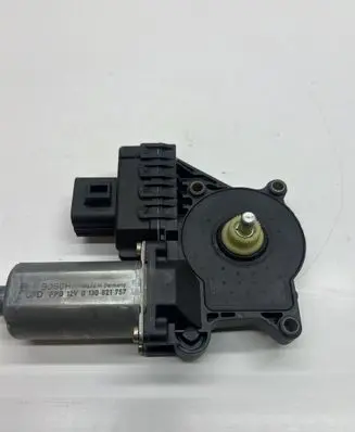 Ford Focus Front door window regulator motor 0130821757