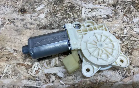 Mercedes-Benz CL C216 Front door window regulator motor A2168200242