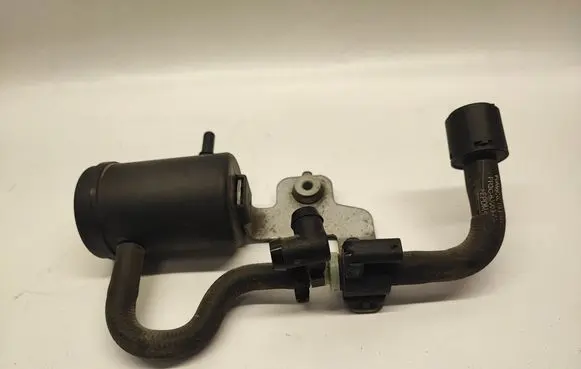 Ford Mustang VI Engine mount vacuum valve FR3C6J003AC