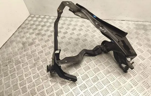 Mercedes-Benz C W204 Headlight/headlamp mounting bracket A2046201091