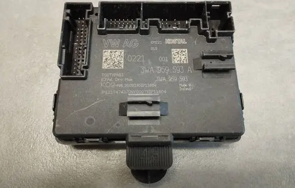 Volkswagen Tiguan Door control unit/module 3WA959593A 3WA959593