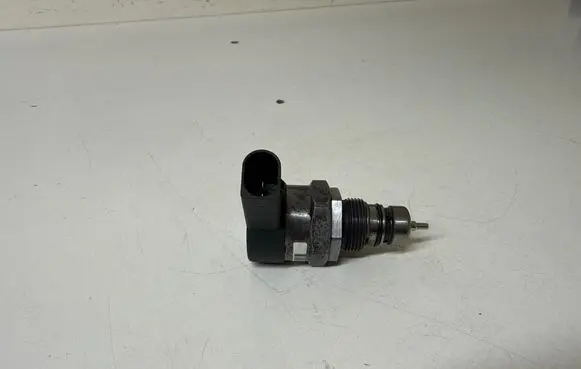Volkswagen Crafter Fuel pressure sensor 057130764AB 30099435 0281006075