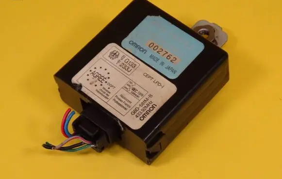 Mitsubishi Galant Door central lock control unit/module MR438842