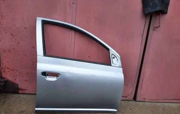 Toyota Yaris Front door