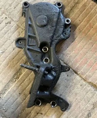 Toyota RAV 4 (XA20) Engine mounting bracket