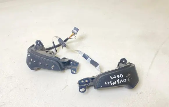 Steering wheel buttons/switches