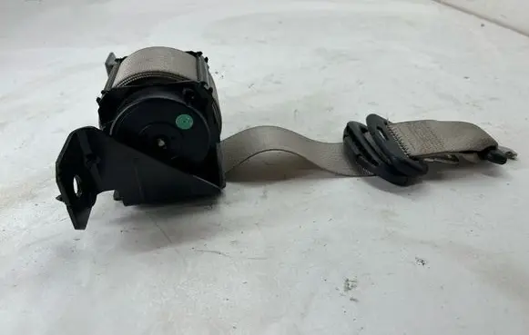 Chrysler Pacifica Rear seatbelt P5LA421D2AE 5LA421D2AE 6294882