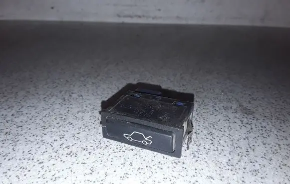 Tailgate opening switch