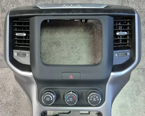 Dodge RAM Climate control/heater control trim P68340281AD 68340281AD 5YU423XLAF