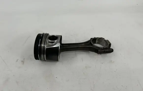 Volkswagen Golf VI Piston with connecting rod 